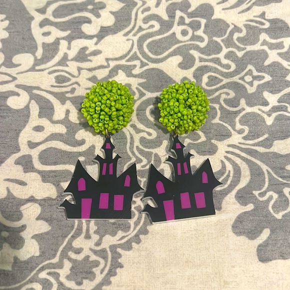 Cora’s Den Haunted House Earrings - Picture 1 of 2